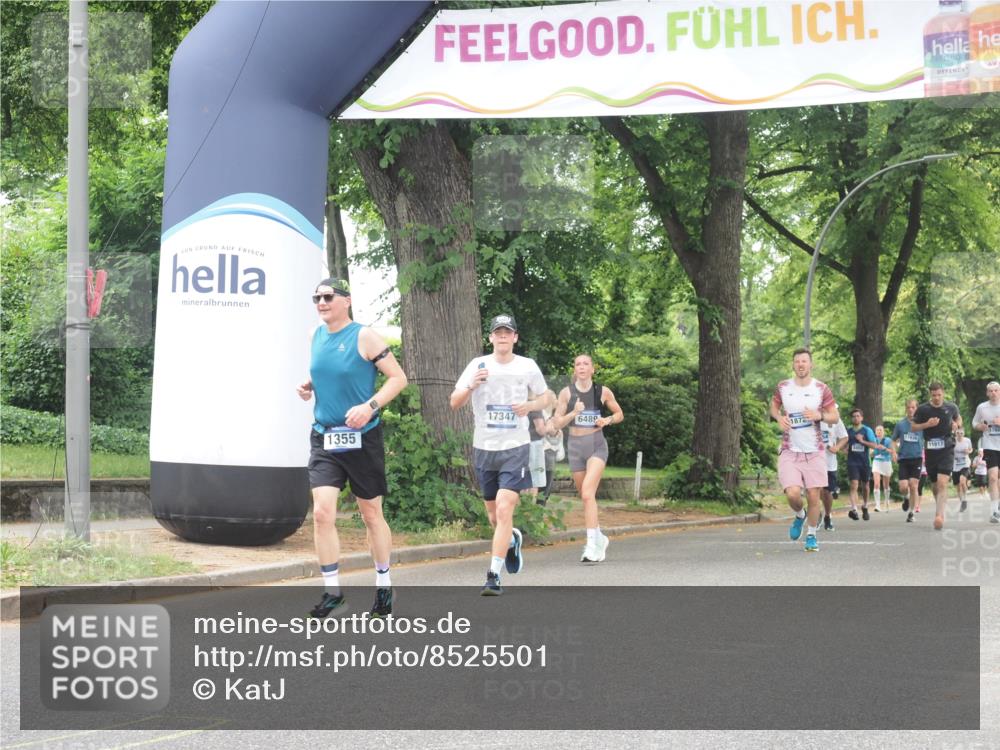 29.06.2025 - hella hamburg halbmarathon KatJ http://msf.ph/oto/8525501 29.06.2025 10:52:53 Zwischen KM18-KM19 1355, 3994 meine-sportfotos.de