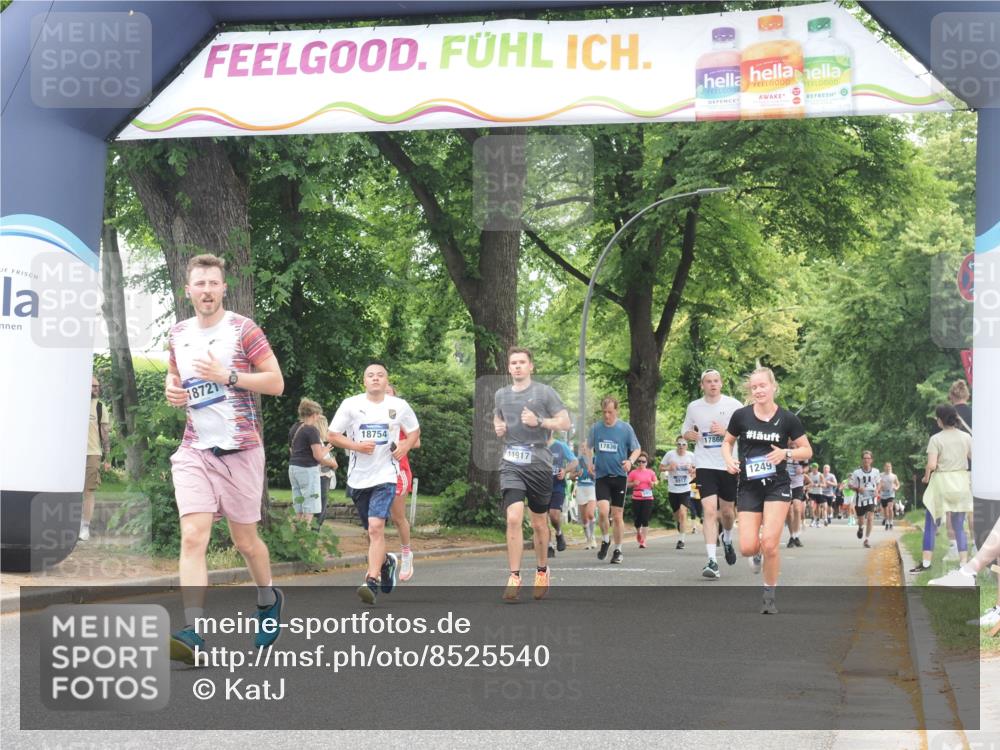 29.06.2025 - hella hamburg halbmarathon KatJ http://msf.ph/oto/8525540 29.06.2025 10:52:56 Zwischen KM18-KM19 1355, 3994, 6489 meine-sportfotos.de