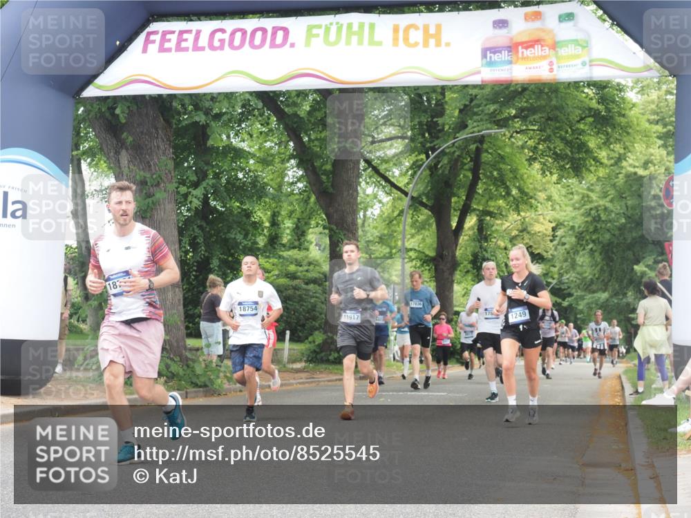 29.06.2025 - hella hamburg halbmarathon KatJ http://msf.ph/oto/8525545 29.06.2025 10:52:56 Zwischen KM18-KM19 1355, 3994, 6489 meine-sportfotos.de