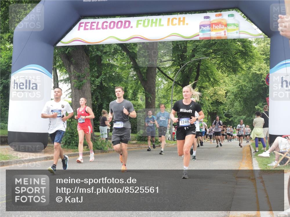 29.06.2025 - hella hamburg halbmarathon KatJ http://msf.ph/oto/8525561 29.06.2025 10:52:58 Zwischen KM18-KM19 1249, 1355, 3994, 6489 meine-sportfotos.de