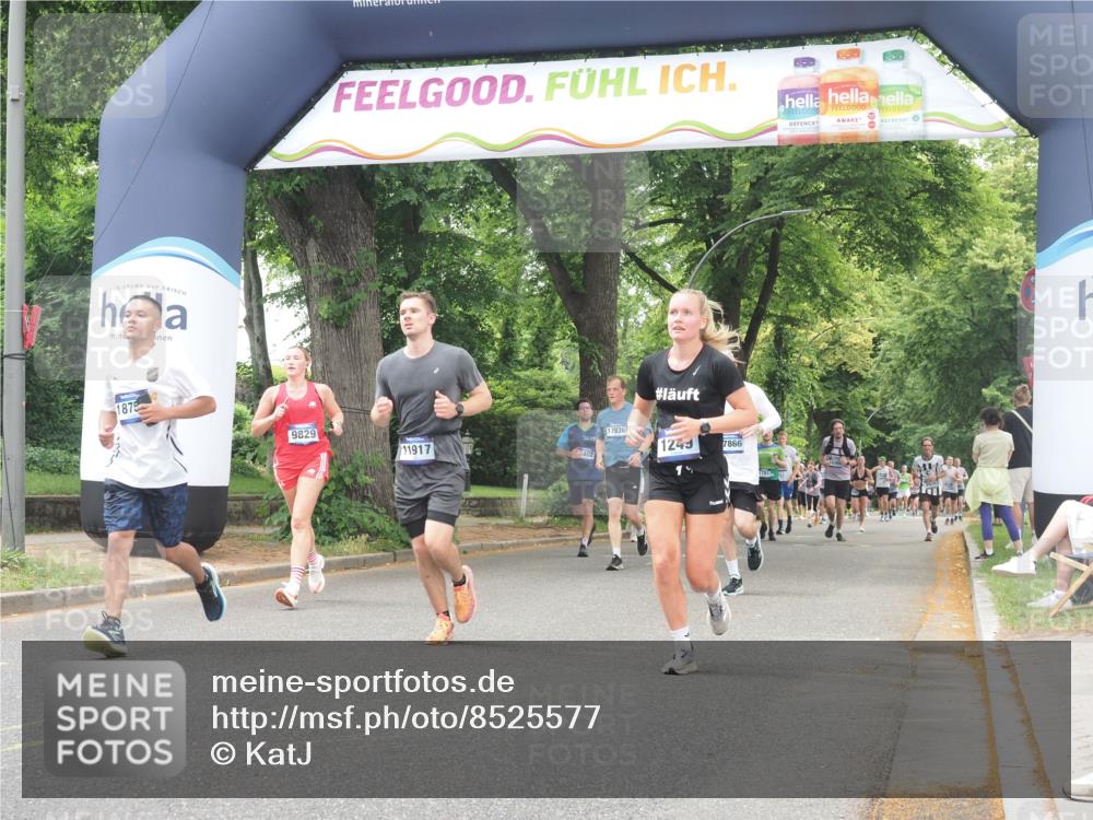 29.06.2025 - hella hamburg halbmarathon KatJ http://msf.ph/oto/8525577 29.06.2025 10:52:58 Zwischen KM18-KM19 1249, 1355, 3994, 6489 meine-sportfotos.de