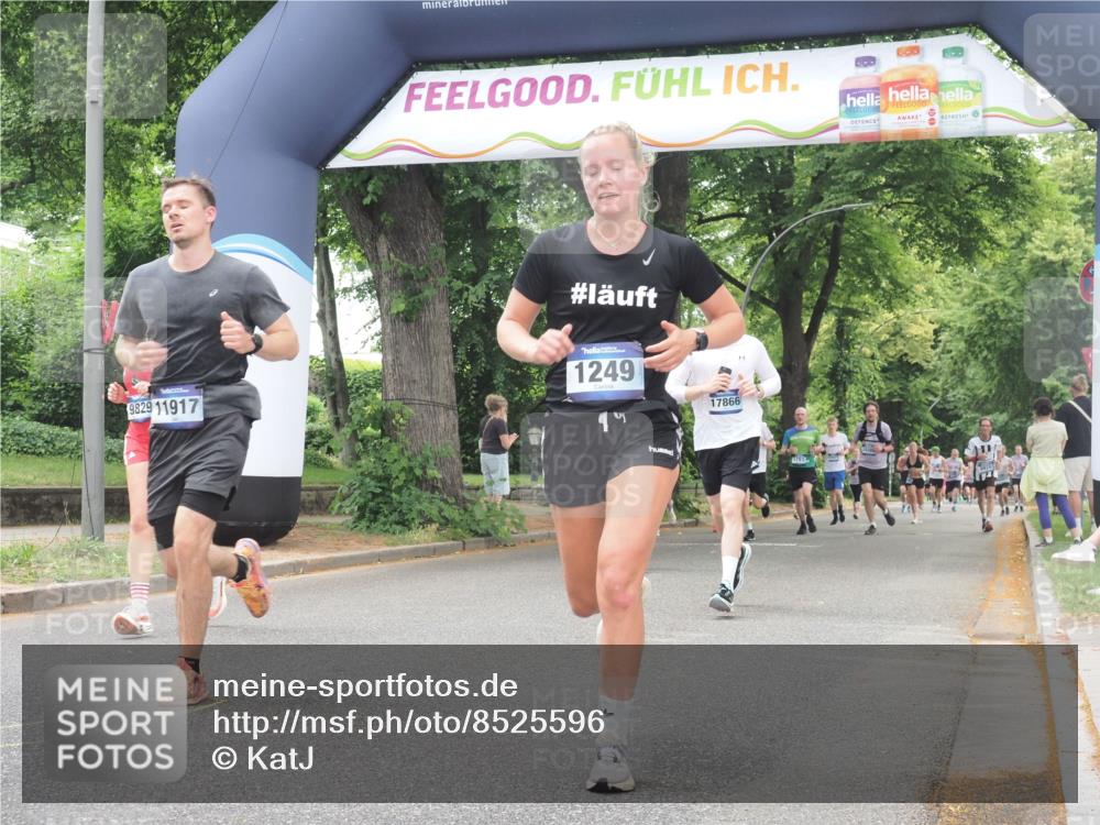29.06.2025 - hella hamburg halbmarathon KatJ http://msf.ph/oto/8525596 29.06.2025 10:52:59 Zwischen KM18-KM19 1249, 1355, 6489 meine-sportfotos.de