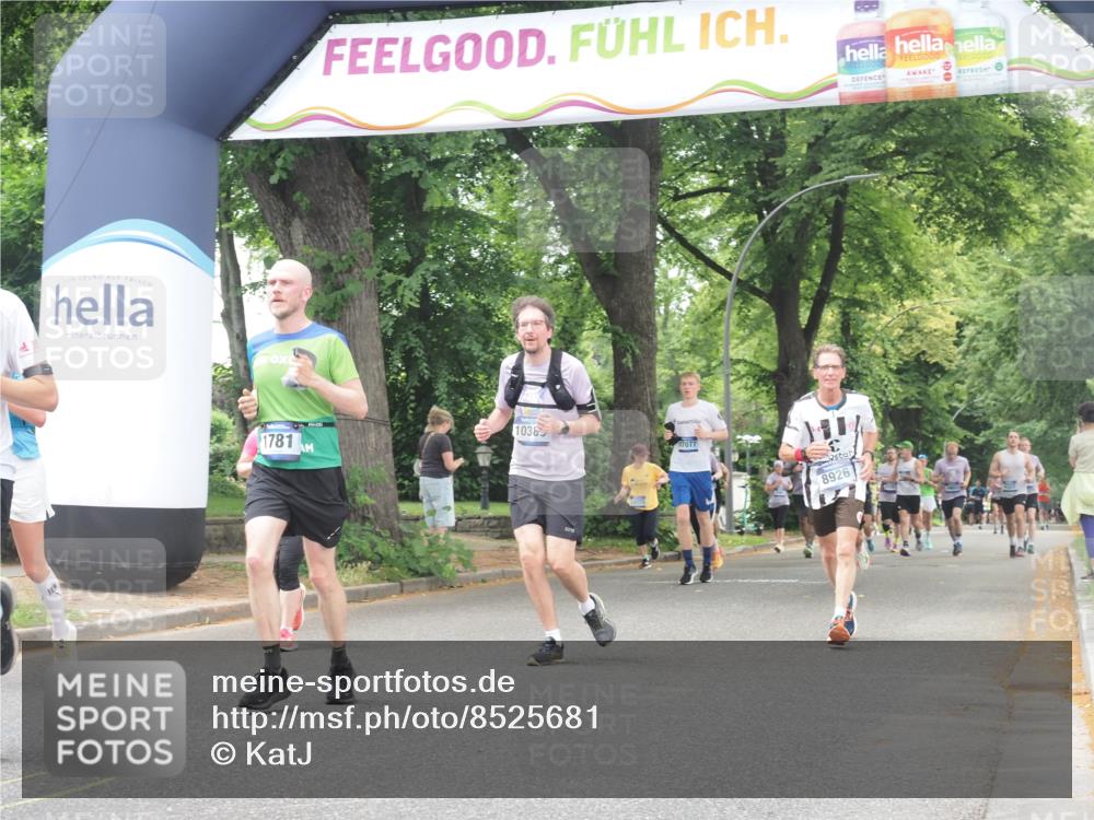29.06.2025 - hella hamburg halbmarathon KatJ http://msf.ph/oto/8525681 29.06.2025 10:53:04 Zwischen KM18-KM19 1249, 1781, 5951, 8402 meine-sportfotos.de