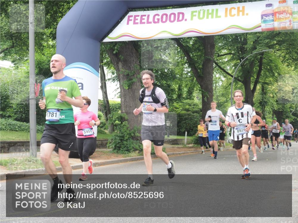 29.06.2025 - hella hamburg halbmarathon KatJ http://msf.ph/oto/8525696 29.06.2025 10:53:05 Zwischen KM18-KM19 1249, 1781, 4499, 5951, 8402 meine-sportfotos.de