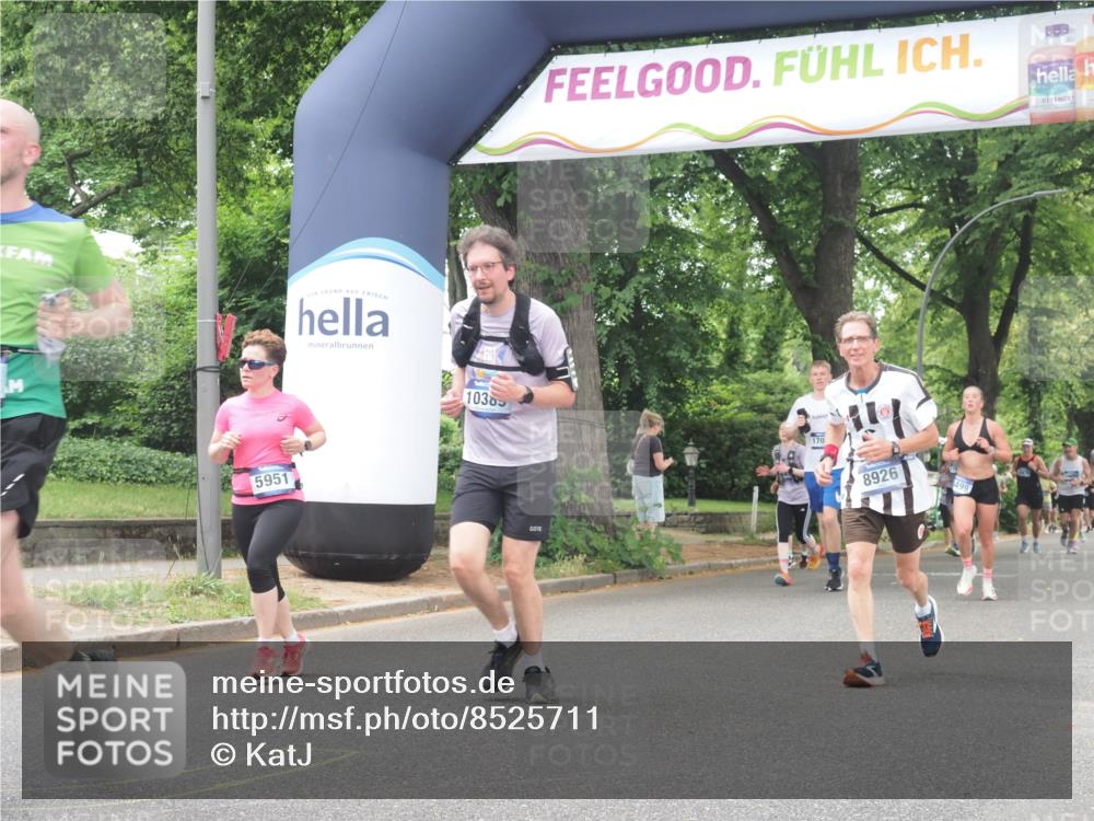 29.06.2025 - hella hamburg halbmarathon KatJ http://msf.ph/oto/8525711 29.06.2025 10:53:05 Zwischen KM18-KM19 1249, 1781, 4499, 5951, 8402 meine-sportfotos.de