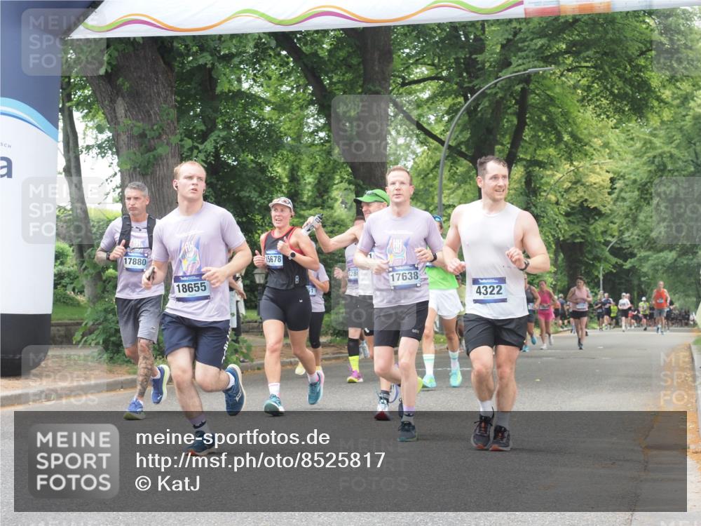 29.06.2025 - hella hamburg halbmarathon KatJ http://msf.ph/oto/8525817 29.06.2025 10:53:11 Zwischen KM18-KM19 4227, 4322, 4499 meine-sportfotos.de