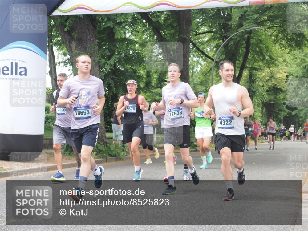 29.06.2025 - hella hamburg halbmarathon KatJ http://msf.ph/oto/8525823 29.06.2025 10:53:11 Zwischen KM18-KM19 4227, 4322, 4499 meine-sportfotos.de