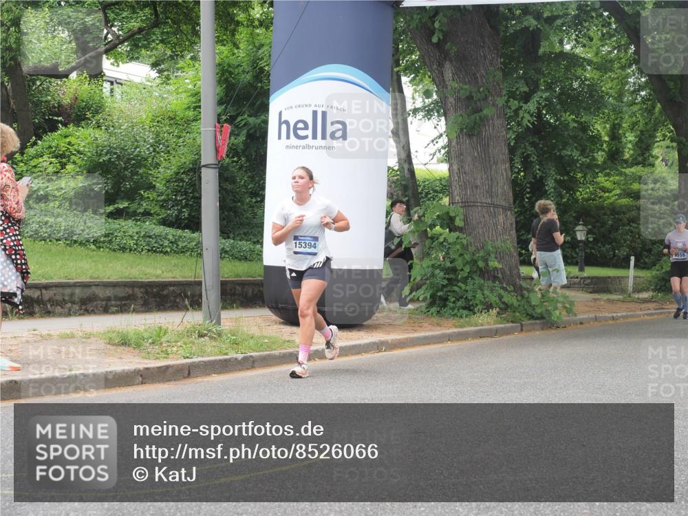 29.06.2025 - hella hamburg halbmarathon KatJ http://msf.ph/oto/8526066 29.06.2025 10:53:27 Zwischen KM18-KM19 2142, 3071, 5869, 7323 meine-sportfotos.de
