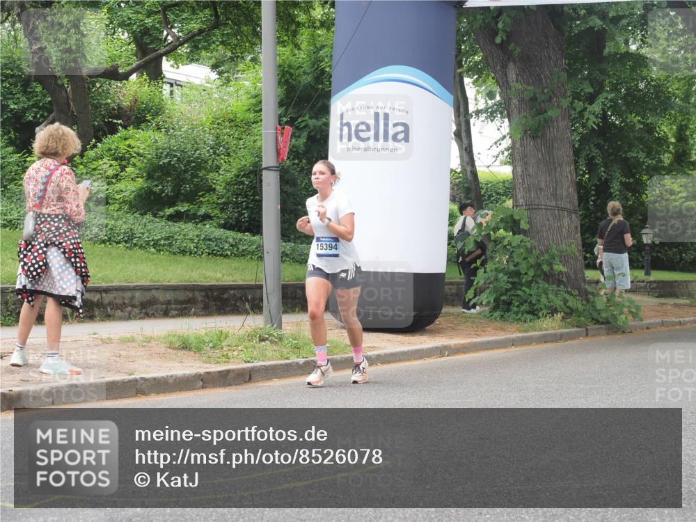 29.06.2025 - hella hamburg halbmarathon KatJ http://msf.ph/oto/8526078 29.06.2025 10:53:27 Zwischen KM18-KM19 2142, 3071, 5869, 7323 meine-sportfotos.de