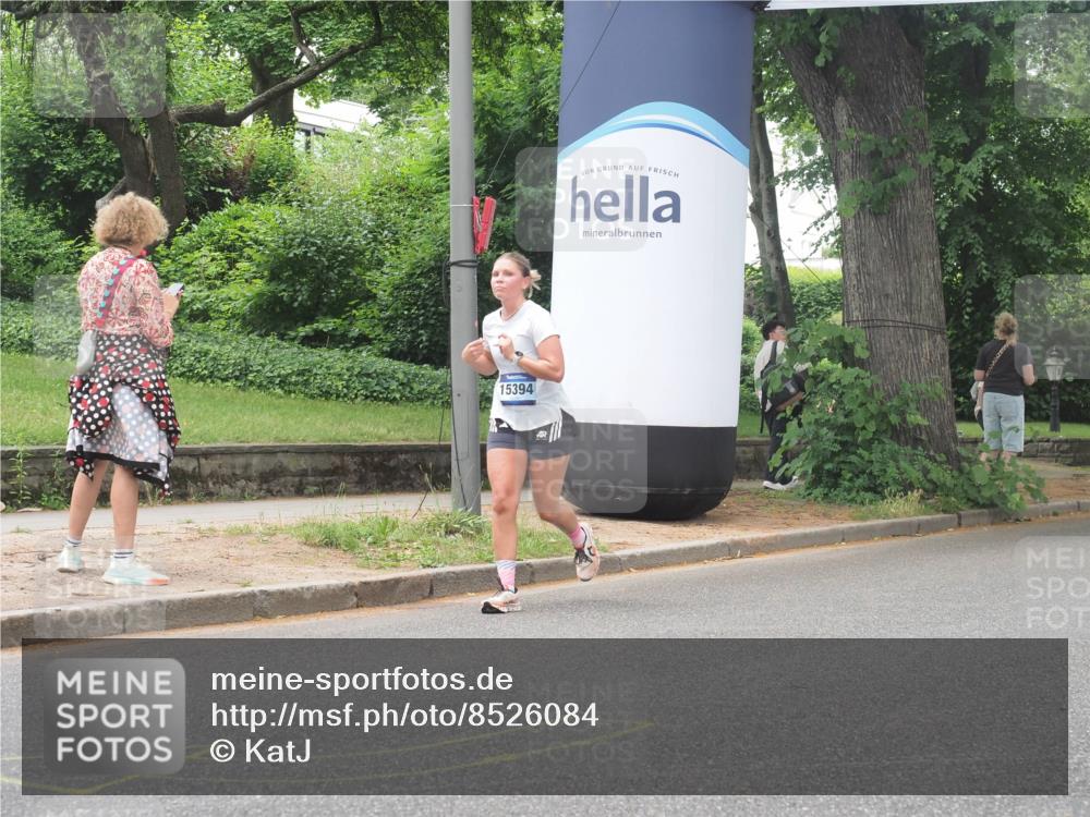 29.06.2025 - hella hamburg halbmarathon KatJ http://msf.ph/oto/8526084 29.06.2025 10:53:27 Zwischen KM18-KM19 2142, 3071, 5869, 7323 meine-sportfotos.de