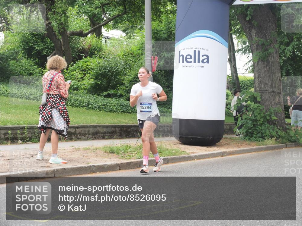 29.06.2025 - hella hamburg halbmarathon KatJ http://msf.ph/oto/8526095 29.06.2025 10:53:27 Zwischen KM18-KM19 2142, 3071, 5869, 7323 meine-sportfotos.de