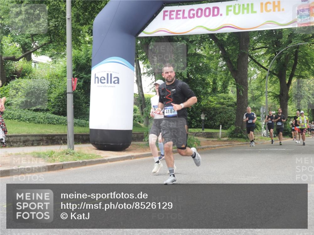 29.06.2025 - hella hamburg halbmarathon KatJ http://msf.ph/oto/8526129 29.06.2025 10:53:30 Zwischen KM18-KM19 2142, 3071, 4187 meine-sportfotos.de