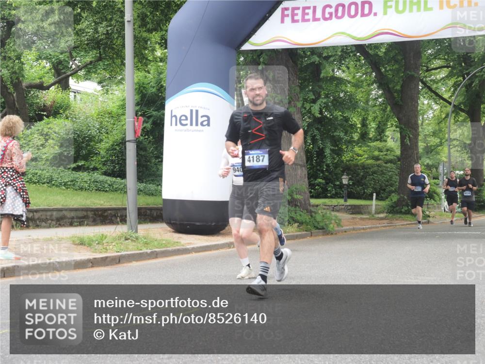 29.06.2025 - hella hamburg halbmarathon KatJ http://msf.ph/oto/8526140 29.06.2025 10:53:31 Zwischen KM18-KM19 3071, 4187 meine-sportfotos.de