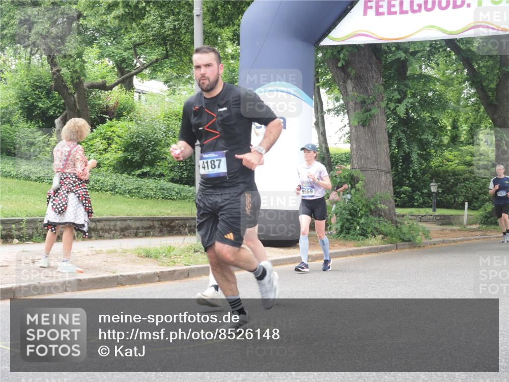 29.06.2025 - hella hamburg halbmarathon KatJ http://msf.ph/oto/8526148 29.06.2025 10:53:31 Zwischen KM18-KM19 3071, 4187 meine-sportfotos.de