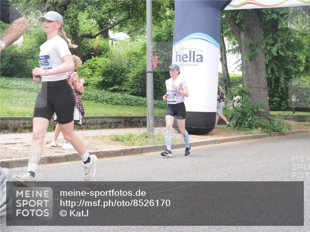 29.06.2025 - hella hamburg halbmarathon KatJ http://msf.ph/oto/8526170 29.06.2025 10:53:32 Zwischen KM18-KM19 3071, 4187 meine-sportfotos.de