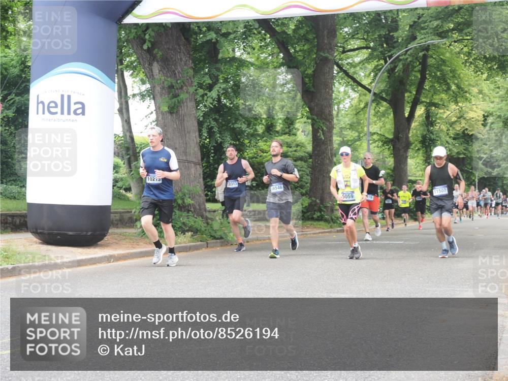 29.06.2025 - hella hamburg halbmarathon KatJ http://msf.ph/oto/8526194 29.06.2025 10:53:34 Zwischen KM18-KM19 3071, 4187, 6059 meine-sportfotos.de
