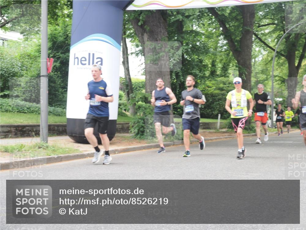 29.06.2025 - hella hamburg halbmarathon KatJ http://msf.ph/oto/8526219 29.06.2025 10:53:35 Zwischen KM18-KM19 4187, 6059 meine-sportfotos.de