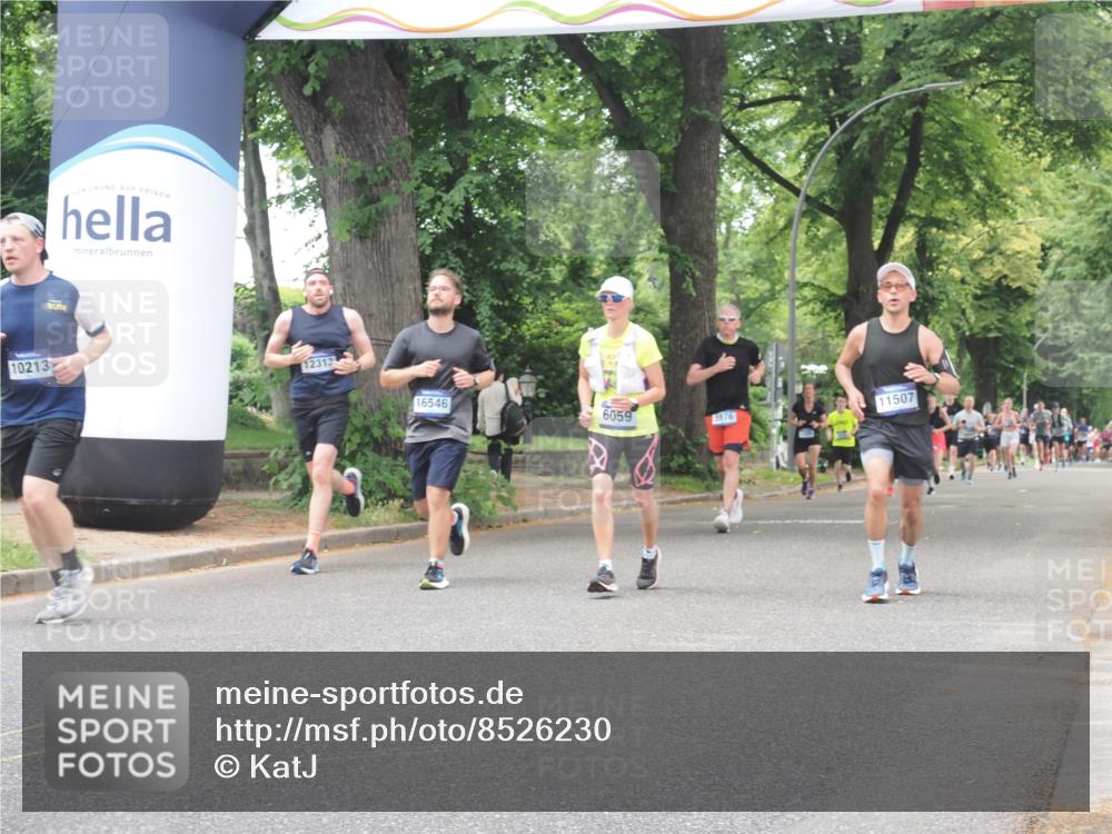 29.06.2025 - hella hamburg halbmarathon KatJ http://msf.ph/oto/8526230 29.06.2025 10:53:36 Zwischen KM18-KM19 4187, 6059 meine-sportfotos.de