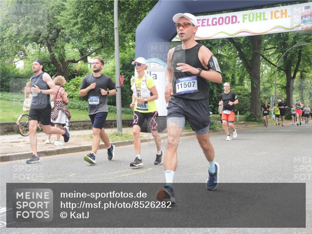 29.06.2025 - hella hamburg halbmarathon KatJ http://msf.ph/oto/8526282 29.06.2025 10:53:38 Zwischen KM18-KM19 5976, 6059 meine-sportfotos.de