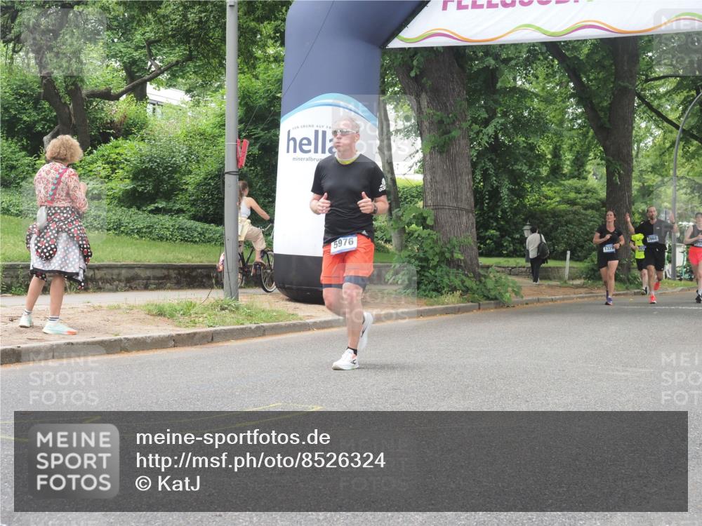 29.06.2025 - hella hamburg halbmarathon KatJ http://msf.ph/oto/8526324 29.06.2025 10:53:40 Zwischen KM18-KM19 5976, 6059 meine-sportfotos.de