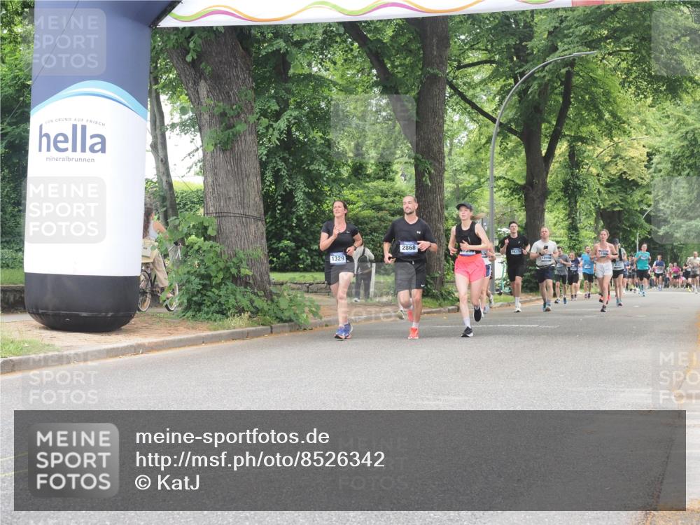 29.06.2025 - hella hamburg halbmarathon KatJ http://msf.ph/oto/8526342 29.06.2025 10:53:41 Zwischen KM18-KM19 1329, 5976, 6059 meine-sportfotos.de