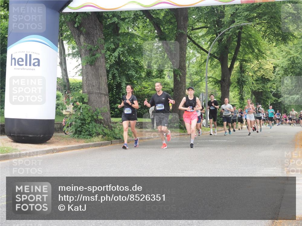 29.06.2025 - hella hamburg halbmarathon KatJ http://msf.ph/oto/8526351 29.06.2025 10:53:42 Zwischen KM18-KM19 1329, 5976 meine-sportfotos.de