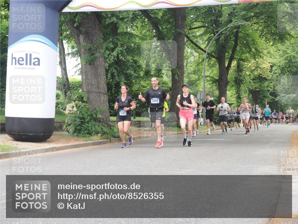 29.06.2025 - hella hamburg halbmarathon KatJ http://msf.ph/oto/8526355 29.06.2025 10:53:42 Zwischen KM18-KM19 1329, 5976 meine-sportfotos.de