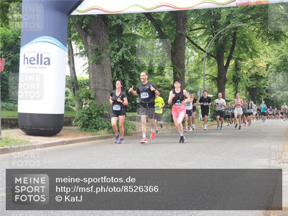 29.06.2025 - hella hamburg halbmarathon KatJ http://msf.ph/oto/8526366 29.06.2025 10:53:42 Zwischen KM18-KM19 1329, 5976 meine-sportfotos.de