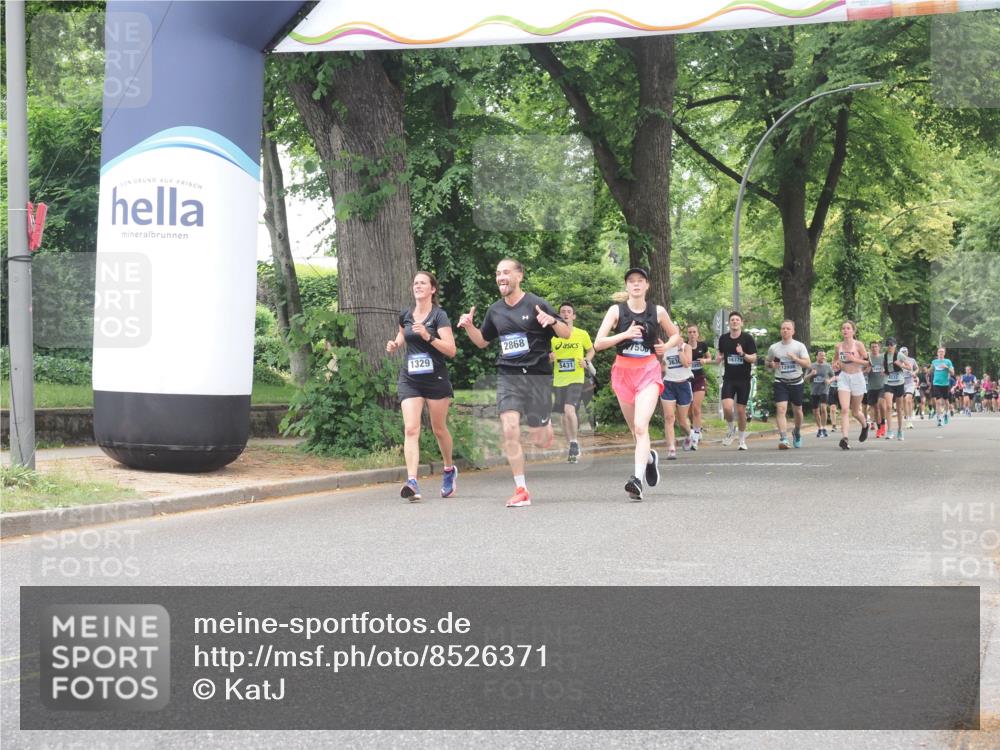 29.06.2025 - hella hamburg halbmarathon KatJ http://msf.ph/oto/8526371 29.06.2025 10:53:43 Zwischen KM18-KM19 1329, 5976 meine-sportfotos.de