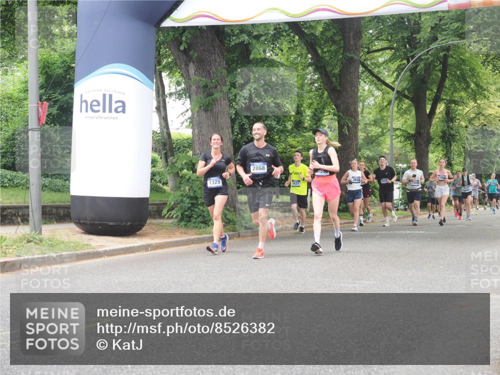 29.06.2025 - hella hamburg halbmarathon KatJ http://msf.ph/oto/8526382 29.06.2025 10:53:43 Zwischen KM18-KM19 1329, 5976 meine-sportfotos.de