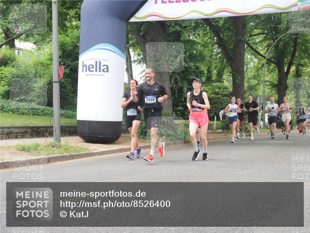 29.06.2025 - hella hamburg halbmarathon KatJ http://msf.ph/oto/8526400 29.06.2025 10:53:44 Zwischen KM18-KM19 1329, 2868, 5976 meine-sportfotos.de