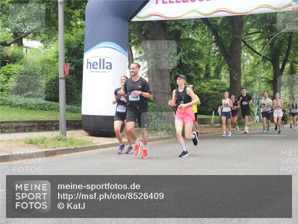 29.06.2025 - hella hamburg halbmarathon KatJ http://msf.ph/oto/8526409 29.06.2025 10:53:44 Zwischen KM18-KM19 1329, 2868, 5976 meine-sportfotos.de