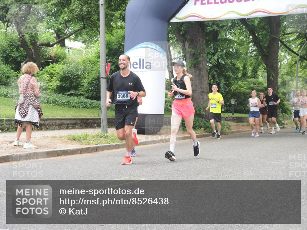 29.06.2025 - hella hamburg halbmarathon KatJ http://msf.ph/oto/8526438 29.06.2025 10:53:44 Zwischen KM18-KM19 1329, 2868, 5976 meine-sportfotos.de