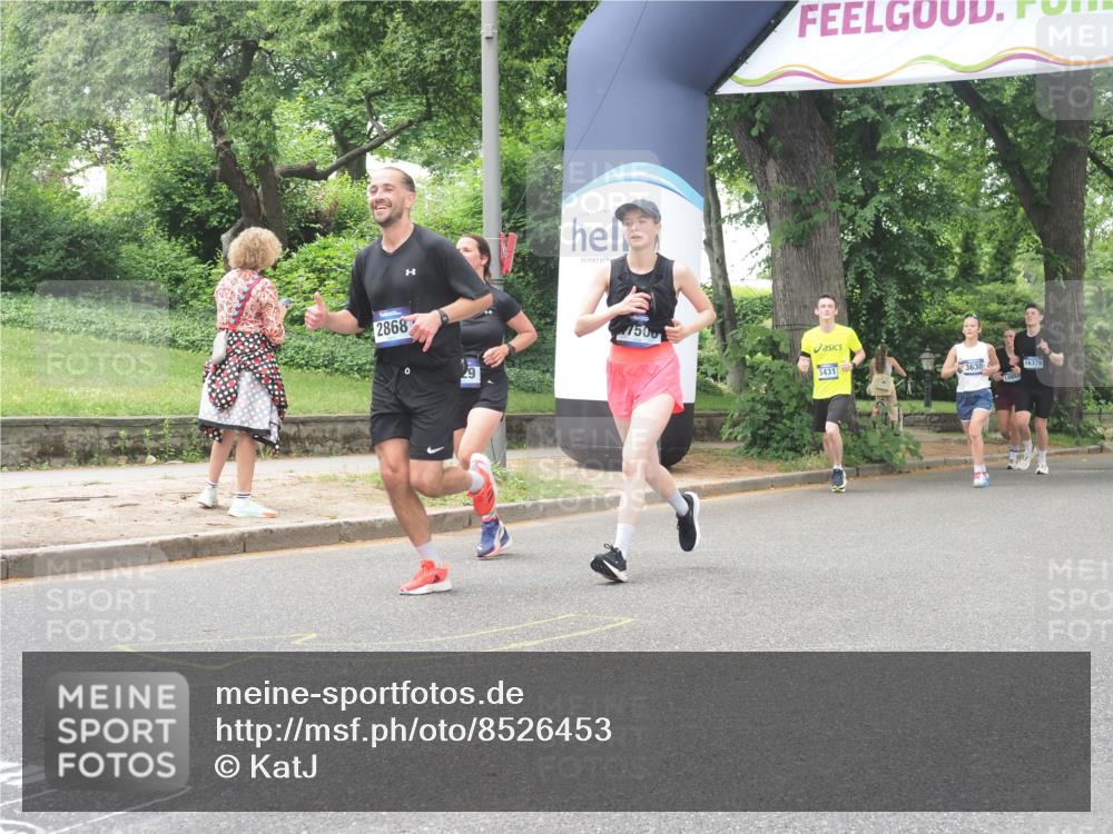 29.06.2025 - hella hamburg halbmarathon KatJ http://msf.ph/oto/8526453 29.06.2025 10:53:45 Zwischen KM18-KM19 1329, 2868, 5976 meine-sportfotos.de