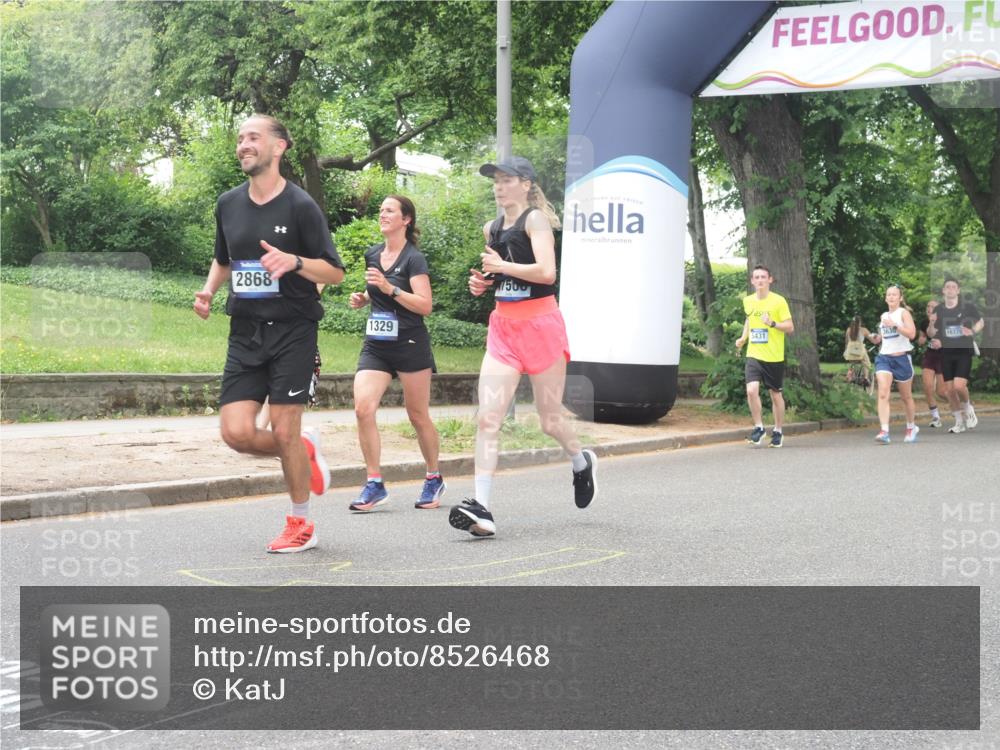 29.06.2025 - hella hamburg halbmarathon KatJ http://msf.ph/oto/8526468 29.06.2025 10:53:45 Zwischen KM18-KM19 1329, 2868, 5976 meine-sportfotos.de