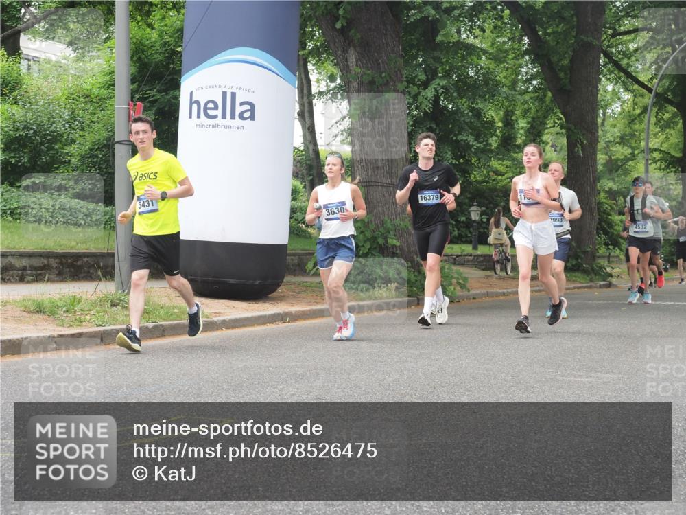 29.06.2025 - hella hamburg halbmarathon KatJ http://msf.ph/oto/8526475 29.06.2025 10:53:47 Zwischen KM18-KM19 1329, 2868, 3630, 5431 meine-sportfotos.de