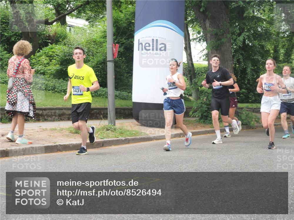29.06.2025 - hella hamburg halbmarathon KatJ http://msf.ph/oto/8526494 29.06.2025 10:53:47 Zwischen KM18-KM19 1329, 2868, 3630, 5431 meine-sportfotos.de