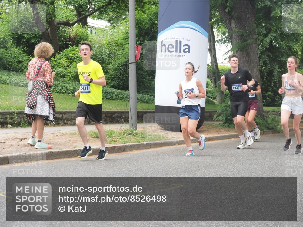 29.06.2025 - hella hamburg halbmarathon KatJ http://msf.ph/oto/8526498 29.06.2025 10:53:47 Zwischen KM18-KM19 1329, 2868, 3630, 5431 meine-sportfotos.de