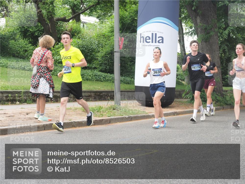29.06.2025 - hella hamburg halbmarathon KatJ http://msf.ph/oto/8526503 29.06.2025 10:53:48 Zwischen KM18-KM19 1329, 2868, 3630, 4532, 5431 meine-sportfotos.de