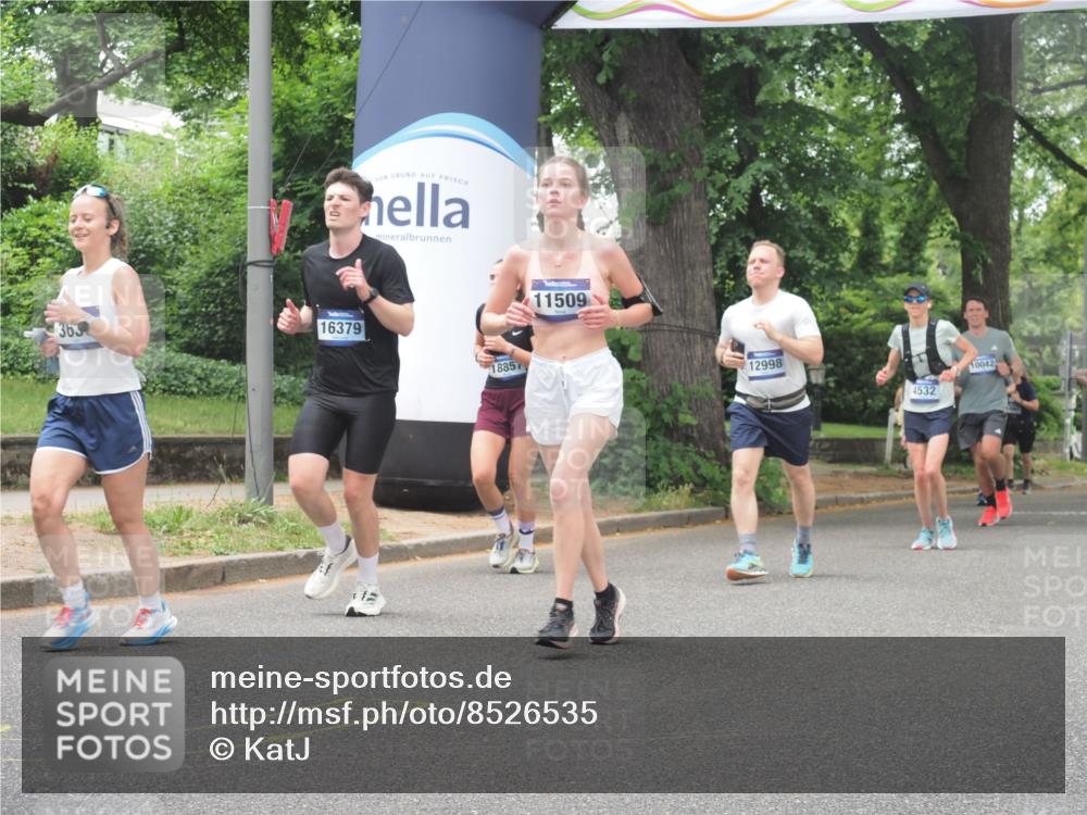 29.06.2025 - hella hamburg halbmarathon KatJ http://msf.ph/oto/8526535 29.06.2025 10:53:49 Zwischen KM18-KM19 1329, 2868, 3630, 4532, 5431 meine-sportfotos.de