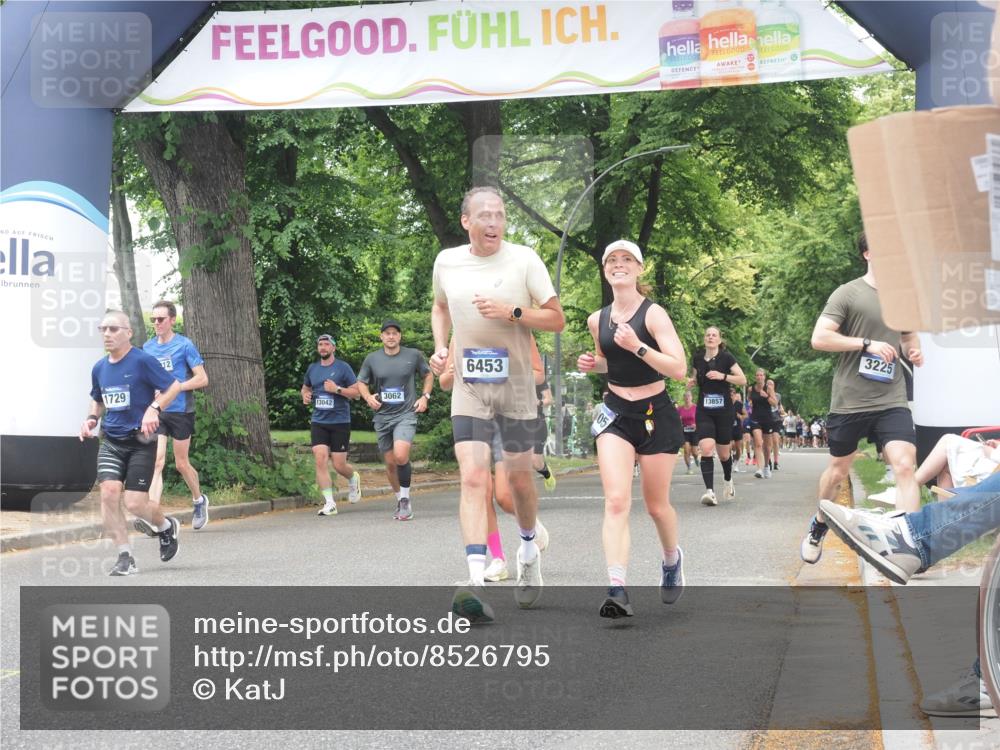29.06.2025 - hella hamburg halbmarathon KatJ http://msf.ph/oto/8526795 29.06.2025 10:54:01 Zwischen KM18-KM19 3062, 3225, 4066, 5150, 6453 meine-sportfotos.de