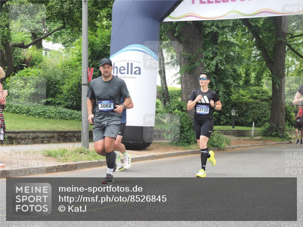 29.06.2025 - hella hamburg halbmarathon KatJ http://msf.ph/oto/8526845 29.06.2025 10:54:04 Zwischen KM18-KM19 1729, 3062, 3225, 4066, 6453 meine-sportfotos.de