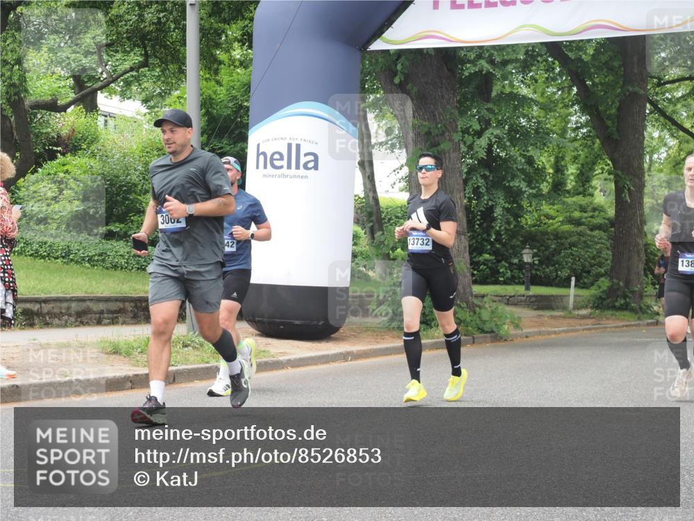 29.06.2025 - hella hamburg halbmarathon KatJ http://msf.ph/oto/8526853 29.06.2025 10:54:05 Zwischen KM18-KM19 1729, 3062, 3225, 4066, 6453 meine-sportfotos.de