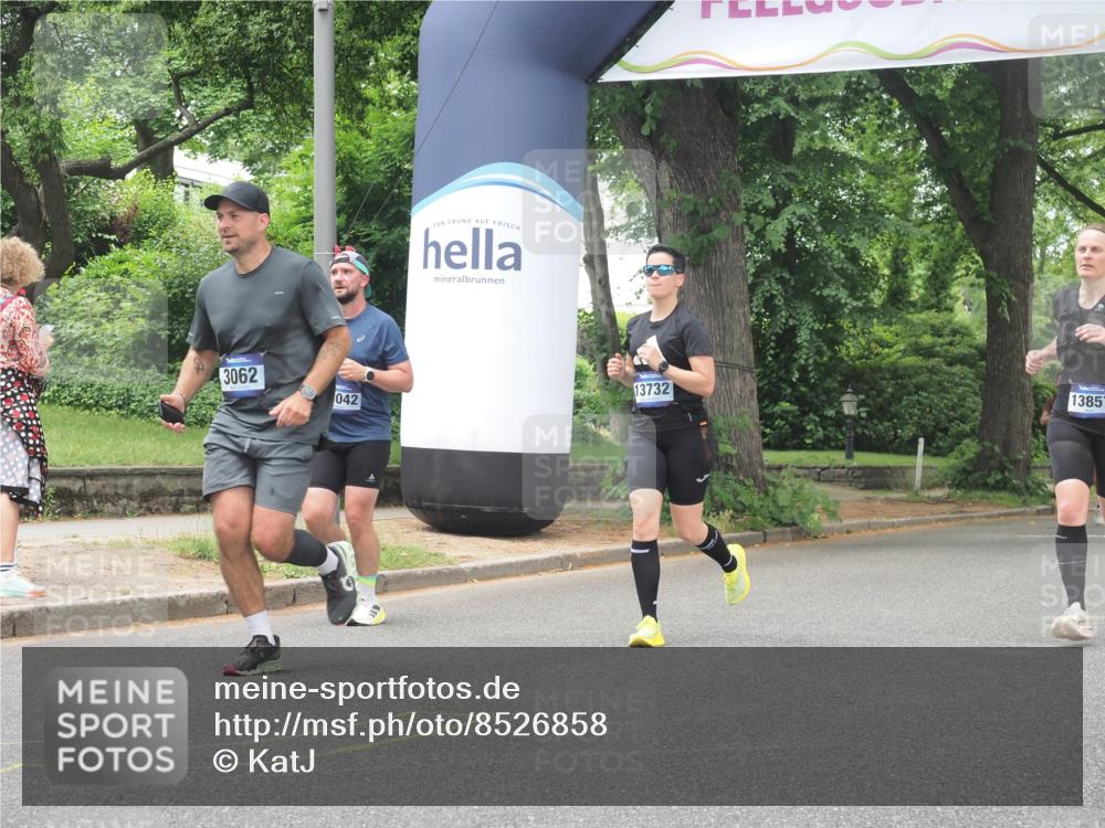 29.06.2025 - hella hamburg halbmarathon KatJ http://msf.ph/oto/8526858 29.06.2025 10:54:05 Zwischen KM18-KM19 1729, 3062, 3225, 4066, 6453 meine-sportfotos.de