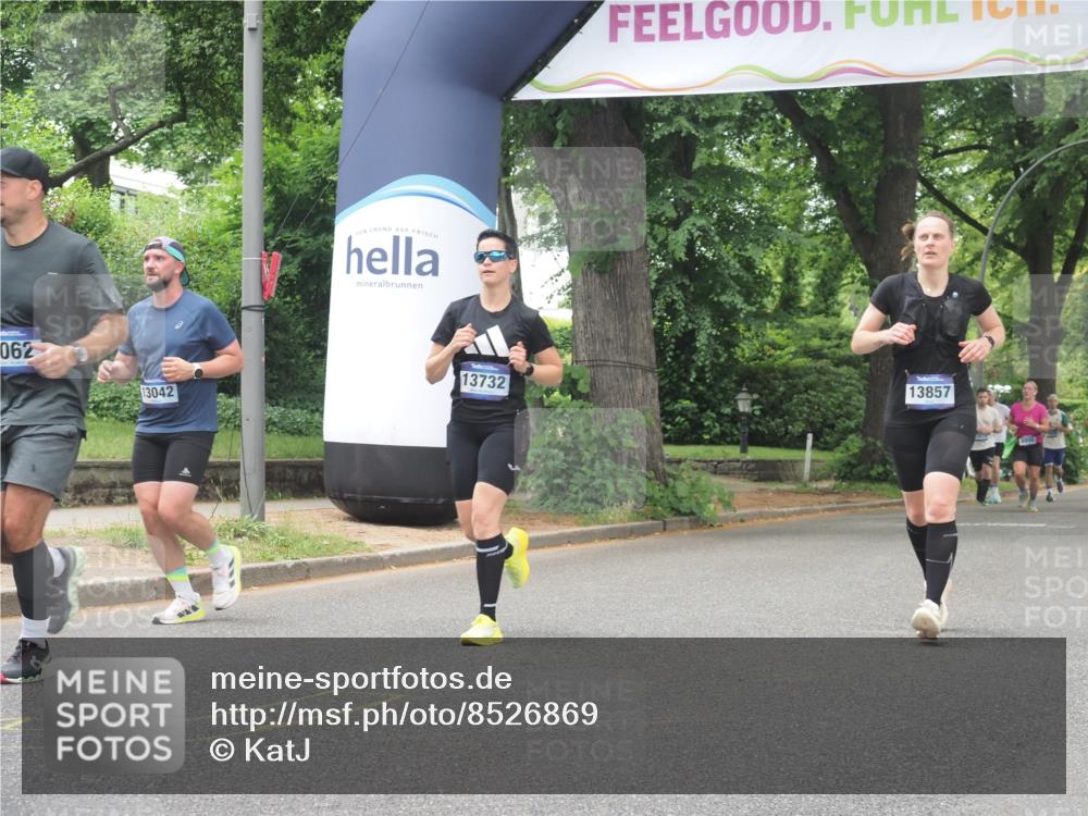 29.06.2025 - hella hamburg halbmarathon KatJ http://msf.ph/oto/8526869 29.06.2025 10:54:05 Zwischen KM18-KM19 1729, 3062, 3225, 4066, 6453 meine-sportfotos.de