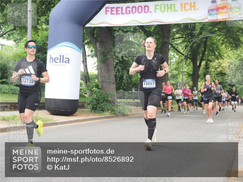 29.06.2025 - hella hamburg halbmarathon KatJ http://msf.ph/oto/8526892 29.06.2025 10:54:06 Zwischen KM18-KM19 1729, 3062, 3225, 4066, 6453 meine-sportfotos.de