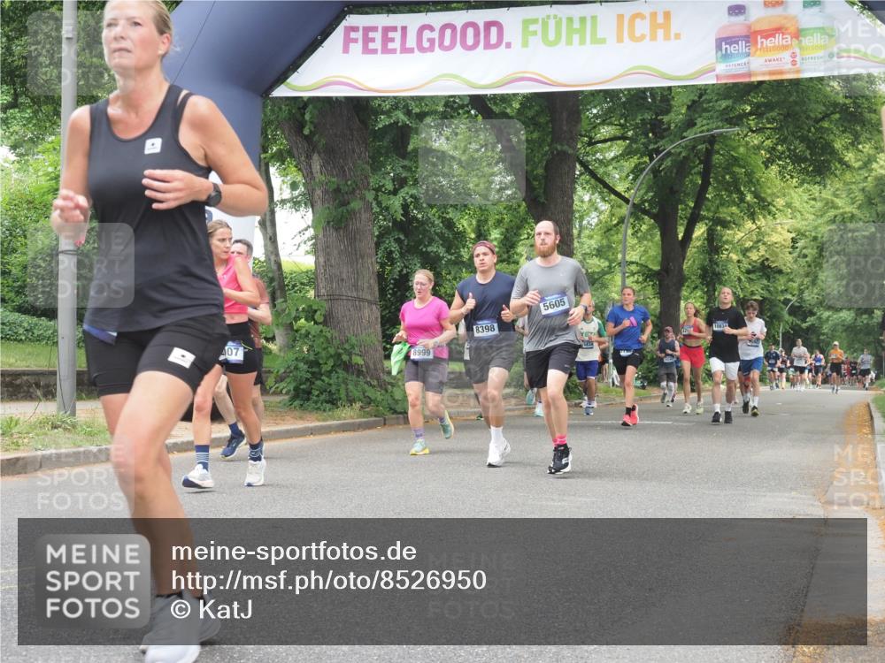 29.06.2025 - hella hamburg halbmarathon KatJ http://msf.ph/oto/8526950 29.06.2025 10:54:10 Zwischen KM18-KM19 1729, 2628, 5605, 8398 meine-sportfotos.de