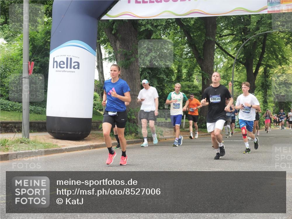 29.06.2025 - hella hamburg halbmarathon KatJ http://msf.ph/oto/8527006 29.06.2025 10:54:13 Zwischen KM18-KM19 2628, 4293, 5605, 8398 meine-sportfotos.de