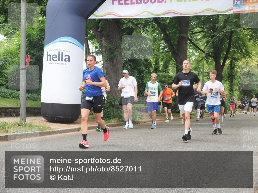 29.06.2025 - hella hamburg halbmarathon KatJ http://msf.ph/oto/8527011 29.06.2025 10:54:13 Zwischen KM18-KM19 2628, 4293, 5605, 8398 meine-sportfotos.de