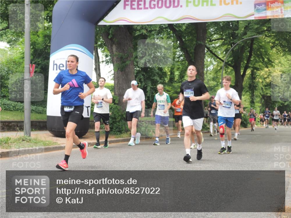 29.06.2025 - hella hamburg halbmarathon KatJ http://msf.ph/oto/8527022 29.06.2025 10:54:13 Zwischen KM18-KM19 2628, 4293, 5605, 8398 meine-sportfotos.de
